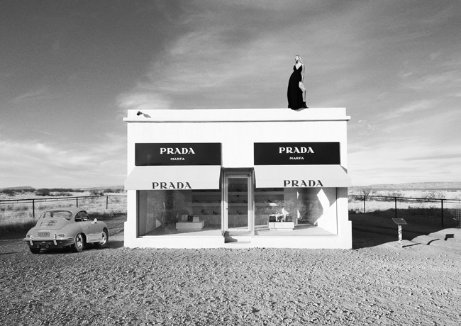 3AP7409 - Julian Lauren - Marfa Beauty