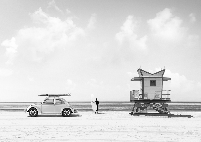 3AP5624 - Gasoline Images - Waiting for the Waves, Miami Beach (BW)